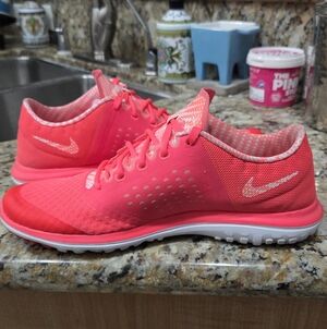 Nike Women's Pink Athletic Shoes